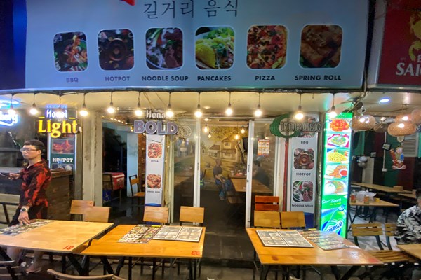 Hà Nội: Phố Tạ Hiện đông dần trở lại - Anh 3