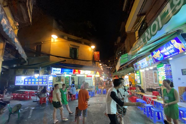 Hà Nội: Phố Tạ Hiện đông dần trở lại - Anh 4