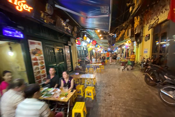 Hà Nội: Phố Tạ Hiện đông dần trở lại - Anh 5