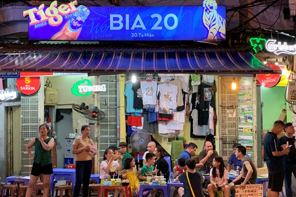 Hà Nội: Phố Tạ Hiện đông dần trở lại - Anh 6