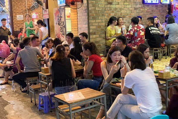 Hà Nội: Phố Tạ Hiện đông dần trở lại - Anh 9