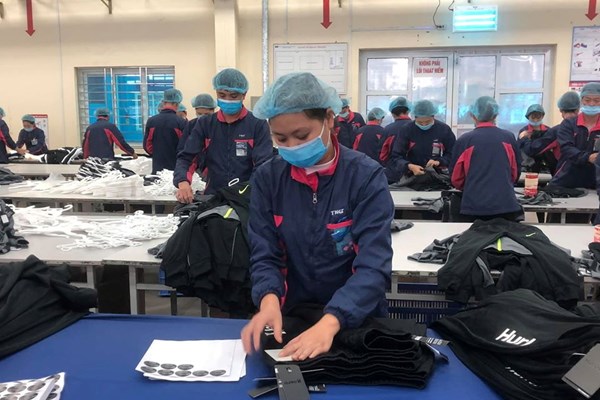 Hỗ trợ NLĐ và DN bị ảnh hưởng vì dịch Covid-19: Tạm dừng đóng BH tử tuất, đào tạo nghề từ kết dư quỹ BHTN - Anh 1