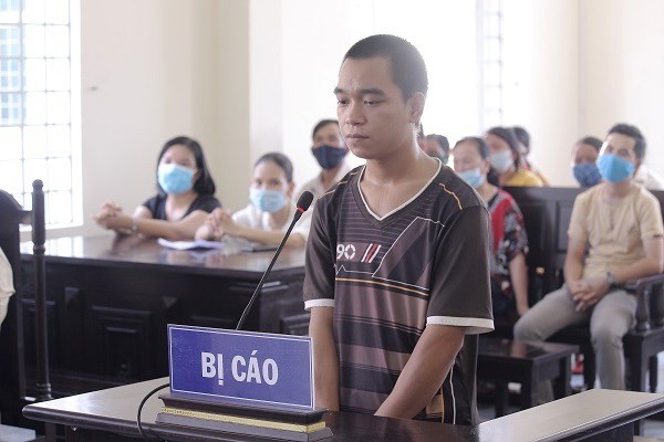 Tấn công CSGT làm nhiệm vụ phòng chống Covid-19, lĩnh án gần 10 năm tù - Anh 1