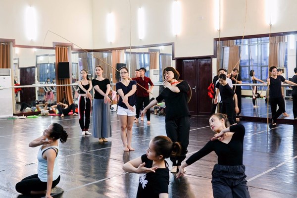 Chương trình nghệ thuật đặc biệt “Dâng Người tiếng hát mùa Xuân”: Luôn vẹn cảm xúc mỗi khi hát về Người - Anh 7