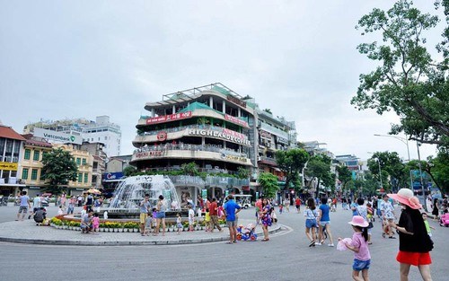 Phố đi bộ Hồ Hoàn Kiếm sẽ sôi động trở lại từ 15.5 - Anh 1