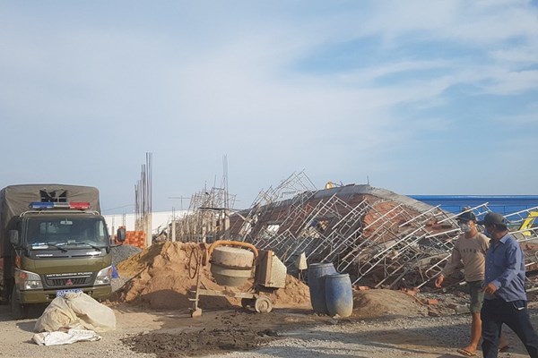 Thủ tướng yêu cầu khẩn trương điều tra vụ sập tường khiến 10 người tử vong - Anh 2