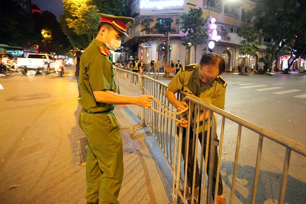 Hà Nội: Phố đi bộ Bờ Hồ hoạt động trở lại - Anh 1