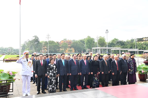Mỗi bước đi lên của cách mạng Việt Nam gắn liền với công lao to lớn của Chủ tịch Hồ Chí Minh - Anh 3
