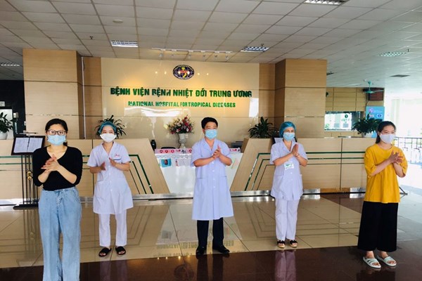 Phát hiện thêm 2 ca mắc Covid-19 là tiếp viên hàng không và 2 ca sau khi nhập cảnh vào Việt Nam - Anh 1