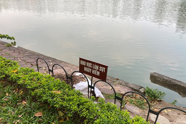 Hà Nội: Lún sụt quanh bờ Hồ Hoàn Kiếm sẽ sớm được khắc phục? - Anh 10