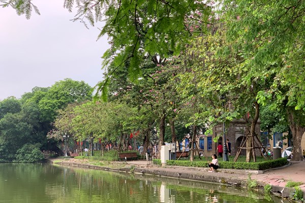 Hà Nội: Lún sụt quanh bờ Hồ Hoàn Kiếm sẽ sớm được khắc phục? - Anh 4