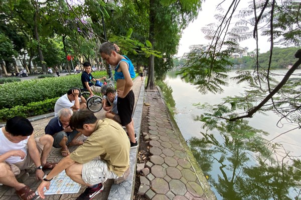 Hà Nội: Lún sụt quanh bờ Hồ Hoàn Kiếm sẽ sớm được khắc phục? - Anh 6