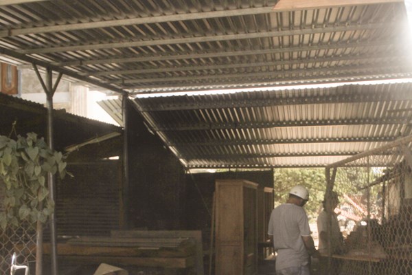 Khổ vì xưởng cưa gỗ tự phát - Anh 1