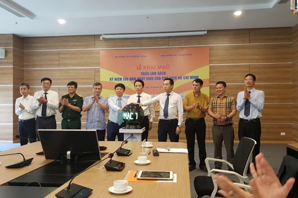 Khai mạc triển lãm sách online kỷ niệm 130 năm Ngày sinh Chủ tịch Hồ Chí Minh - Anh 1