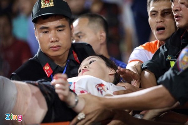 Lĩnh án 4 năm tù vì tội bắn pháo sáng gây thương tích tại sân Hàng Đẫy - Anh 1