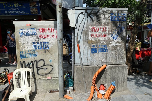 Hà Nội: Ngắm nhìn những bốt điện được “khoác áo mới” - Anh 9