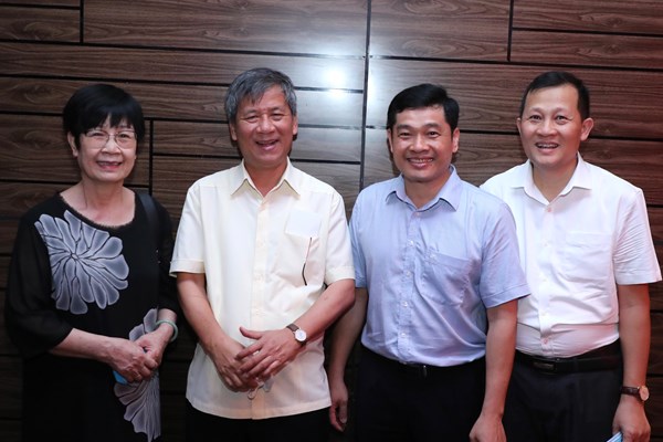 Khán giả hào hứng tới rạp chiếu phim - Anh 4