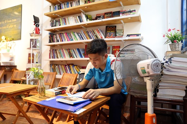 Độc đáo thư viện miễn phí: Trà, coffee, nước uống, internet … - Anh 10