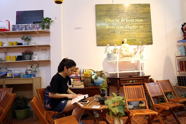 Độc đáo thư viện miễn phí: Trà, coffee, nước uống, internet … - Anh 7