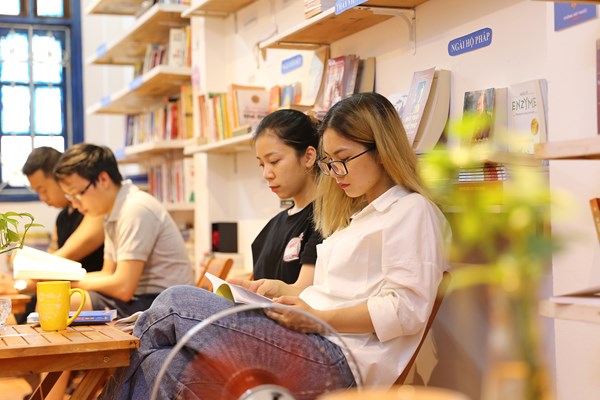 Độc đáo thư viện miễn phí: Trà, coffee, nước uống, internet … - Anh 9
