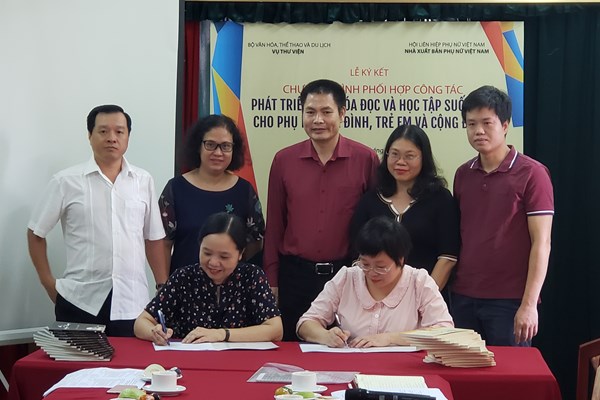 Phát triển văn hóa đọc cho phụ nữ, trẻ em, gia đình và cộng đồng - Anh 1