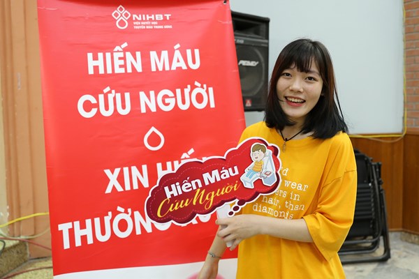 Giảng viên, sinh viên Trường Cao đẳng Du lịch Hà Nội sẻ chia giọt máu nghĩa tình - Anh 10