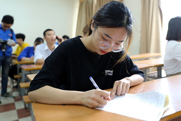 Giảng viên, sinh viên Trường Cao đẳng Du lịch Hà Nội sẻ chia giọt máu nghĩa tình - Anh 3