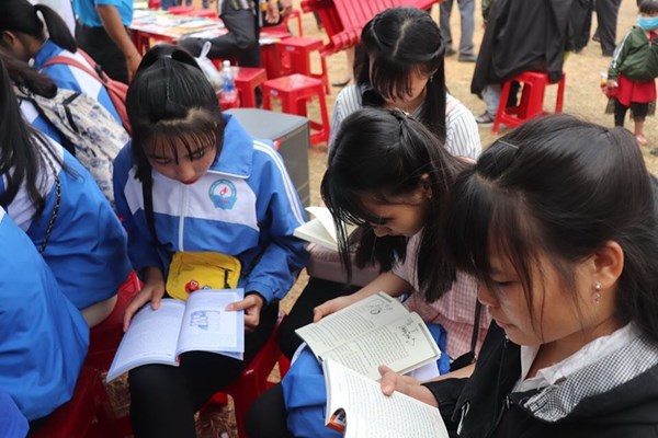 Những “cú hích” trong phát triển văn hóa đọc - Anh 1