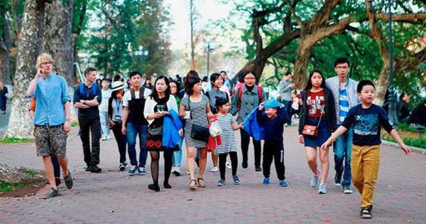 Hà Nội khẩn trương phát triển kinh tế sau dịch Covid-19 - Anh 1