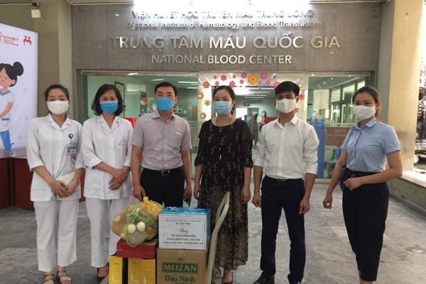 Món quà ý nghĩa cho các bệnh nhi - Anh 1