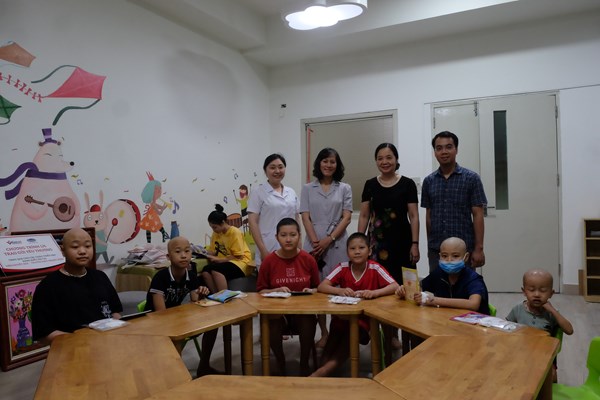 Món quà ý nghĩa cho các bệnh nhi - Anh 3