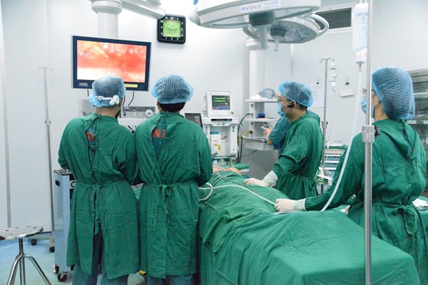 Lần đầu tiên Bệnh viện Nội tiết Trung ương điều trị thành công u tuỷ thượng thận 2 bên - Anh 1