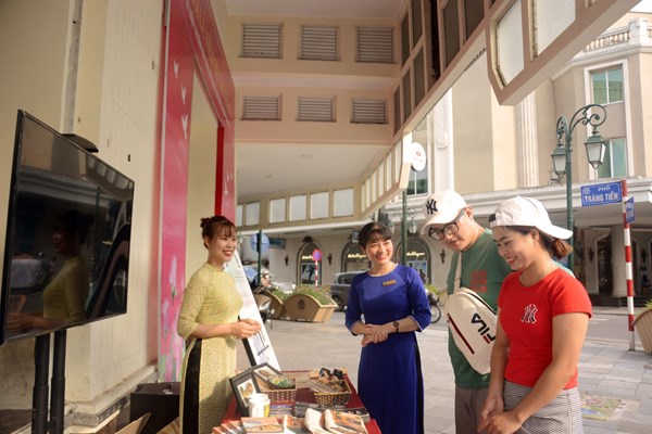 Quảng bá di tích trên phố đi bộ Hồ Gươm - Anh 5