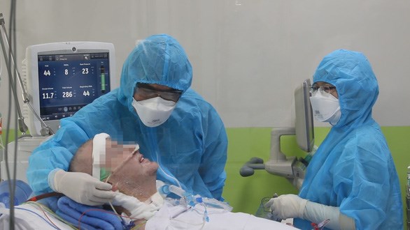 Báo Anh ca ngợi Việt Nam cứu phi công nhiễm Covid-19 - Anh 1