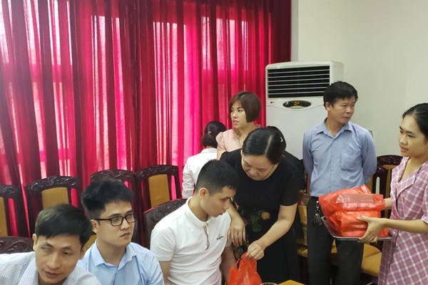 30 máy đọc sách được Vụ Thư viện tặng cho sinh viên khiếm thị - Anh 2