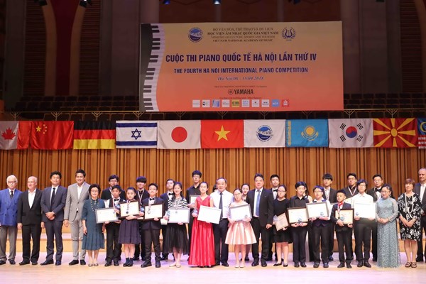 Tài năng trẻ piano cần vươn ra biển lớn - Anh 1