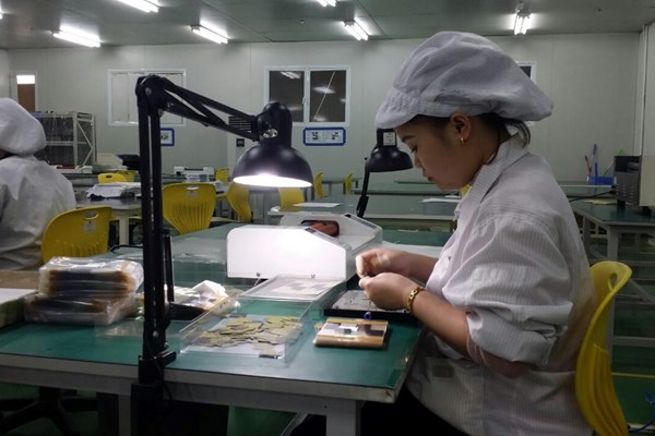 Gỡ khó cho doanh nghiệp và người dân trong thời kỳ cao điểm của dịch bệnh Covid-19 - Anh 1
