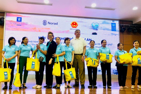 Cộng đồng chung tay giải quyết ô nhiễm rác thải và nhựa - Anh 1