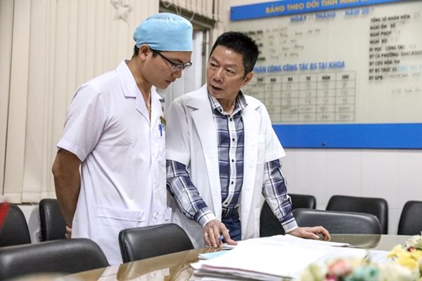 20 năm làm cha đỡ của hàng nghìn trẻ sơ sinh - Anh 1
