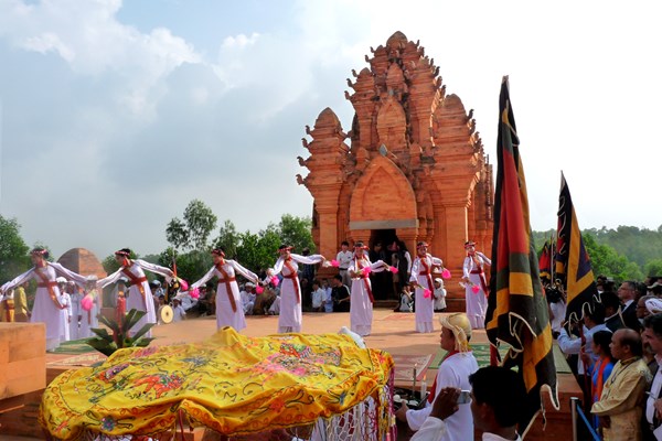 Tăng cường các nguồn lực cho phát triển văn hóa: Không thể coi đầu tư cho văn hóa theo kiểu 