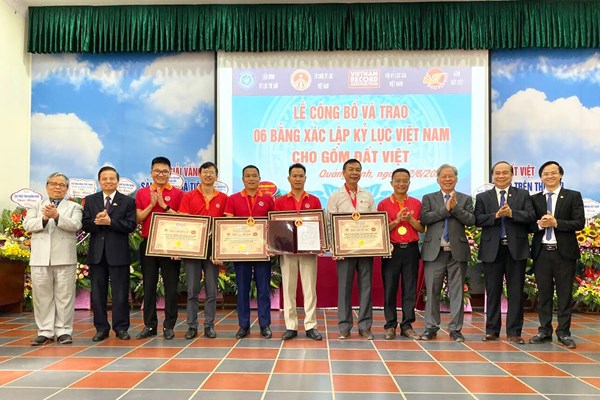 Gốm Đất Việt xác lập 6 Kỷ lục quốc gia - Anh 2