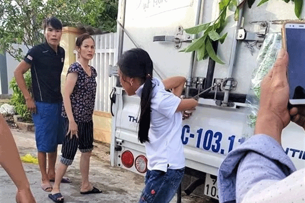 Bạo hành trẻ em ngày càng nghiêm trọng do thiếu hiểu biết pháp luật? - Anh 1