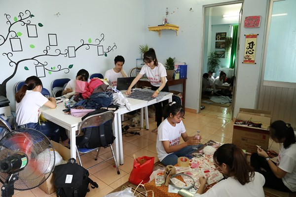 Lan toả đời sống xanh từ nhóm “Dũng sĩ tái chế” - Anh 1