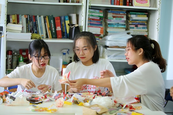 Lan toả đời sống xanh từ nhóm “Dũng sĩ tái chế” - Anh 8