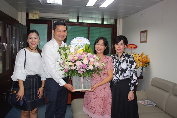 Luôn mong muốn có sự đồng hành đầy trách nhiệm của Báo Văn hoá - Anh 2