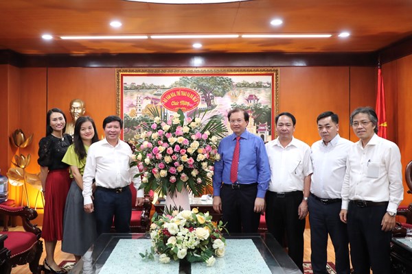 Bộ VHTTDL chúc mừng các cơ quan báo chí ngày 21.6 - Anh 9