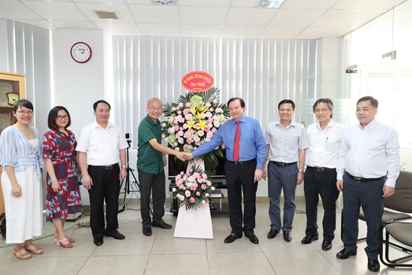 Bộ VHTTDL chúc mừng các cơ quan báo chí ngày 21.6 - Anh 10