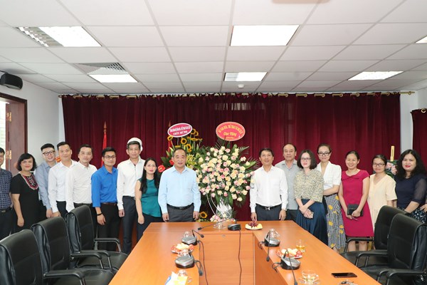 Bộ VHTTDL chúc mừng các cơ quan báo chí ngày 21.6 - Anh 4