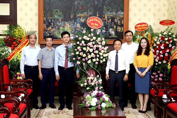 Bộ VHTTDL chúc mừng các cơ quan báo chí ngày 21.6 - Anh 6