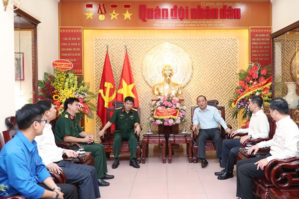 Bộ VHTTDL chúc mừng các cơ quan báo chí ngày 21.6 - Anh 2